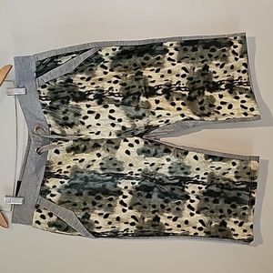 NWT Cropped Shorts, Size XL, Green, Gray & Black